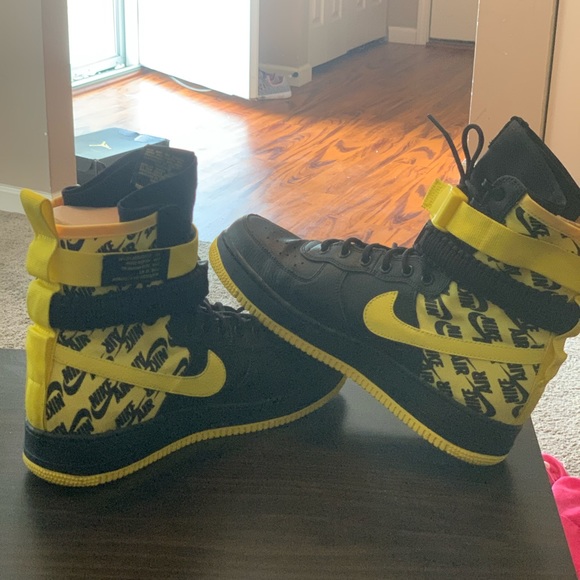 Worn a handful of times - Picture 4 of 7